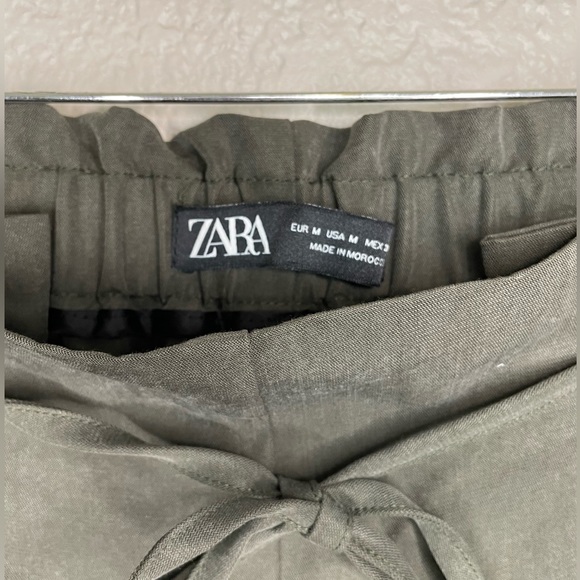 Zara Paperbag Green Shorts with Tie - Picture 3 of 3